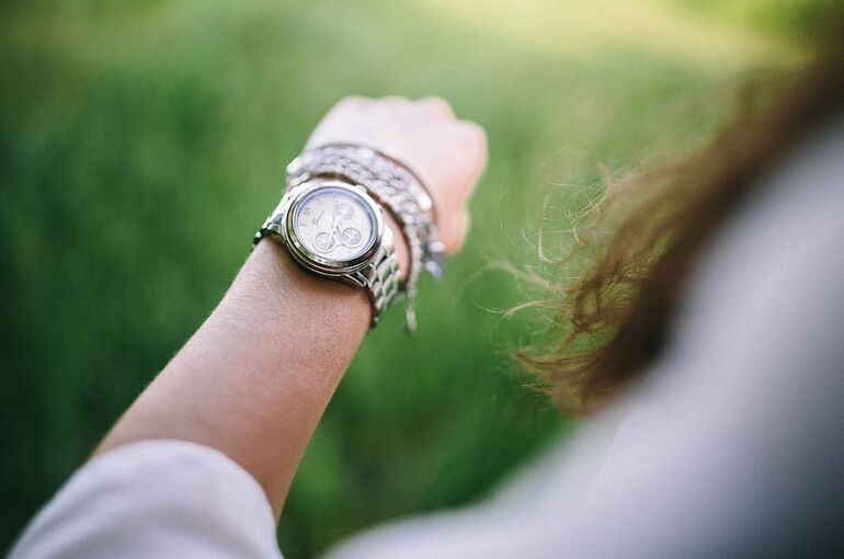 caucasian-female-woman-hand