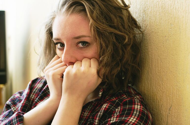 woman_girl_afraid_frightened_scared_young_female_face-849485
