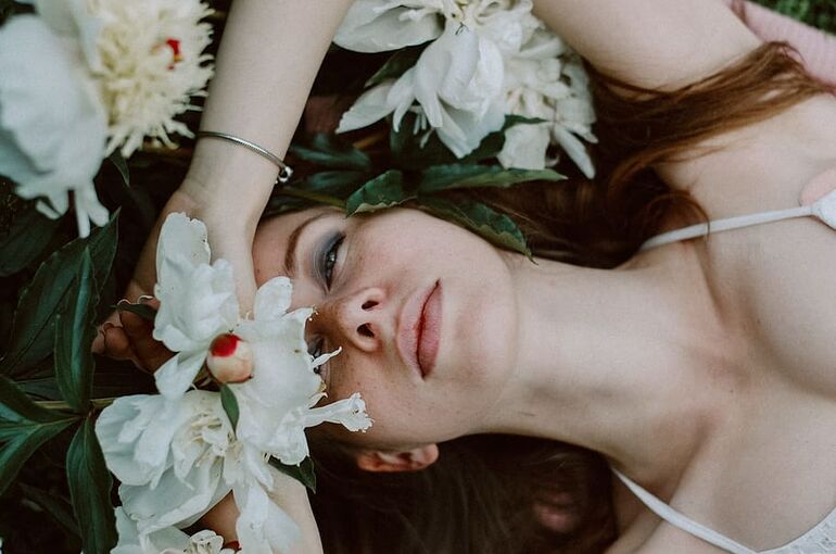 female-woman-laying-out-flowers