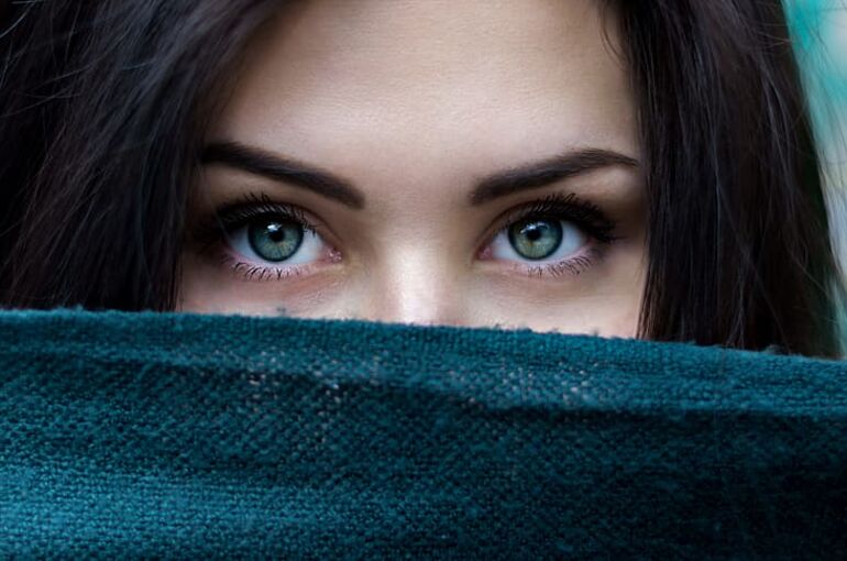 eye-brunette-woman-person