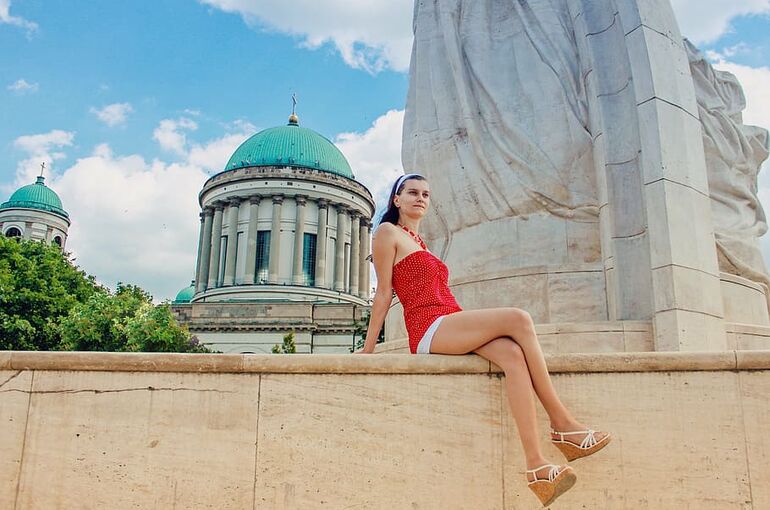 young-woman-woman-summer-holiday