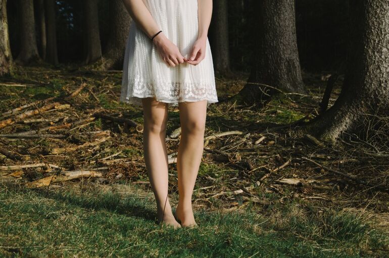 sundress_summer_dress_girl_woman_legs_forest_nature_environment-971002