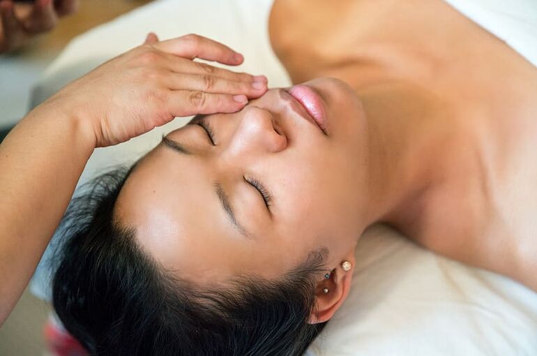 women-relax-spa-massage